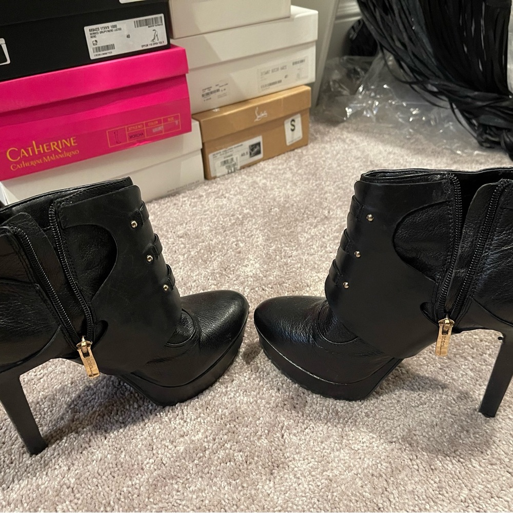 Bcbg ankle boot